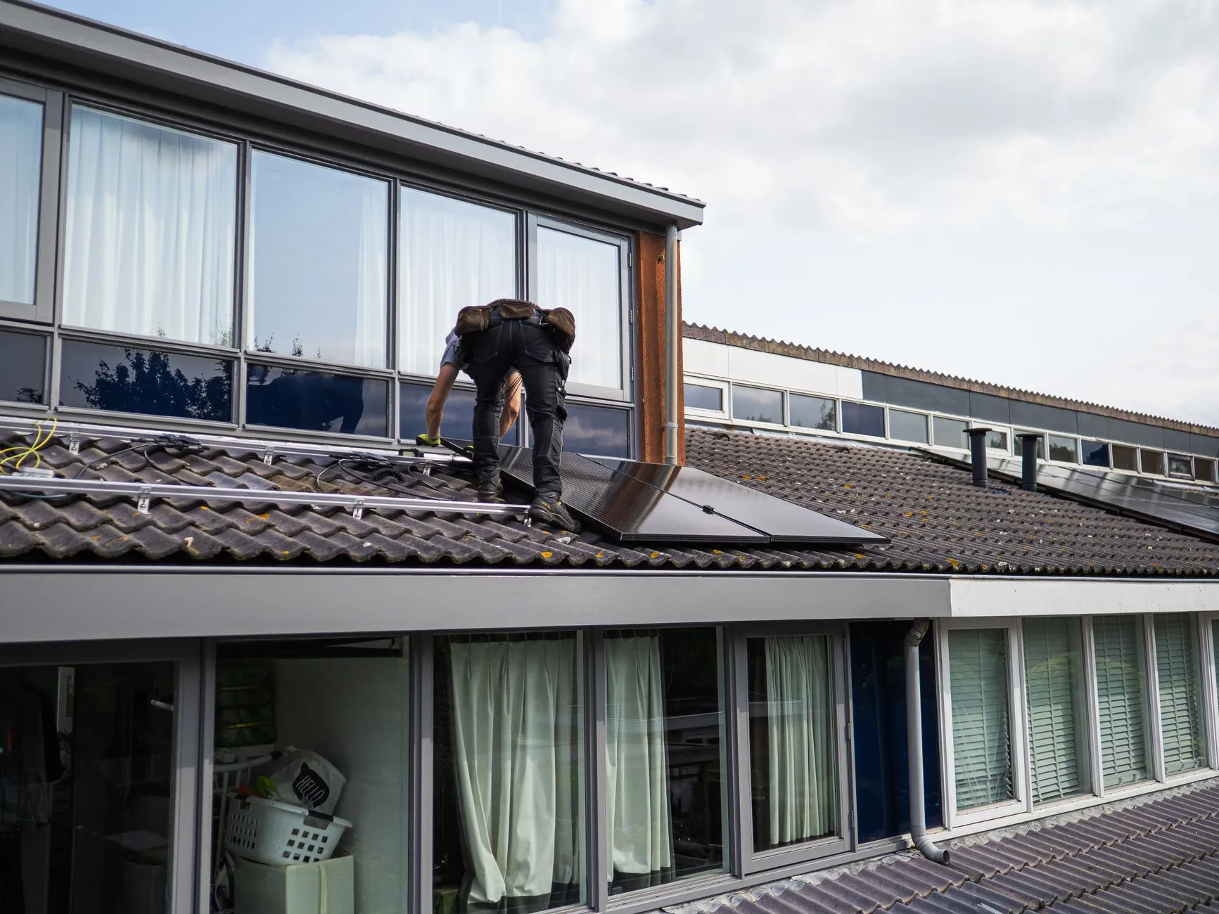 Installation photovoltaïque résidentielle raccordée au réseau avec compteur communicant pour la revente de surplus