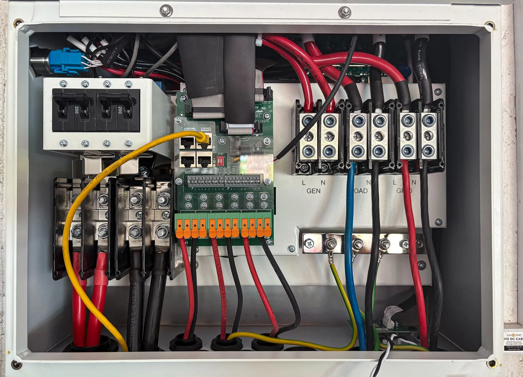 Interrupteur différentiel 30 mA installé dans un tableau électrique résidentiel